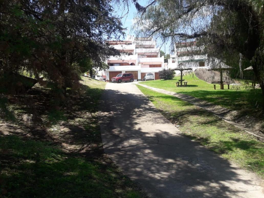 Departamentos Carlos Paz Bajada Al Lago فيلا كارلوس باز المظهر الخارجي الصورة